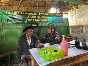 Tulus dan Siap Sedia Layani Masyarakat, Satgas Yonif 641/Bru Berikan Pelayanan Kesehatan Gratis di Pos Bolakme
