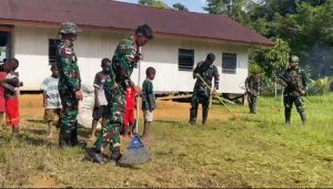 Satgas Yonif 642/Kps Karya Bakti Bersama Masyarakat Masyeta