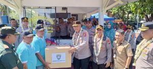 Tim Asistensi Baharkam Polri Berikan Penghargaan Kepada Pos Kamling Rungkut Mapan Barat