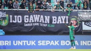 Pendukung Bonek Cilik Membuat Persebaya Surabaya Unggul 4-1 Saat Menjamu Persik Kediri di GBT