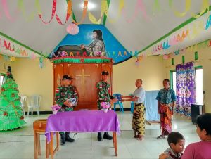 Satgas Pamtas RI-RDTL Pos Haumeniana Gelar Pengamanan Ibadah dan Bagikan Alkitab untuk Jemaat GMIT di Desa Haumeniana