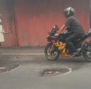 Provinsi di Kabupaten Pasuruan Penuh 1000 Lubang