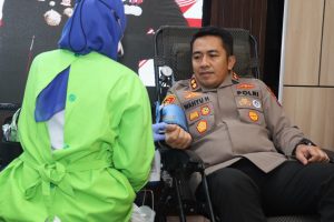 Memperingati Hari Bhayangkara yang ke- 79 Tahun, Kapolres Pelabuhan Tanjung Perak Menggelar Baksos Donor Darah dan Pemeriksaan Mata Gratis