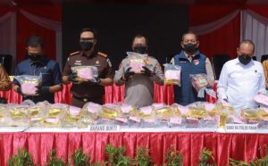 Satreskoba Polrestabes Surabaya Bongkar dan Menangkap Pengedar 84,7 Kilogram Sabu – Sabu dan 40 Ribu Pil Ekstasi Jaringan Antar Pulau