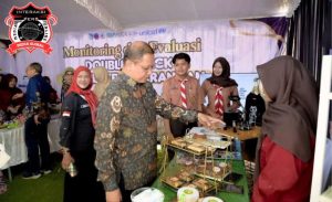 Kadis Dindik Prov Jatim Membuka dan Meninjau Program Monev Double Track di Trenggalek, Jawa Timur