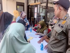 5 Kelurahan di Kecamatan Simokerto Mendapatkan Bantuan PKH dan Sembako dari Kementrian Sosial ( Kemensos )