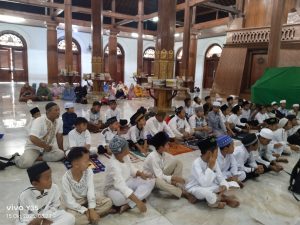 Wisata Religi Bentuk Akhlak Mulia Siswa SDN Dukuh Kupang V Surabaya