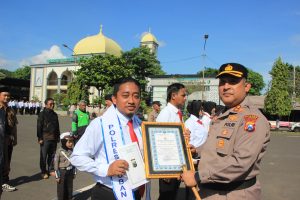 Kapolres Tuban Berikan Penghargaan Prestasi Dalam Kinerja Tugas Dalam Menjaga Kamtibmas